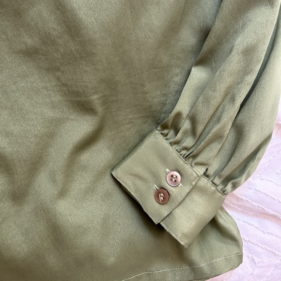 Vintage Green button up - Picture 5 of 14